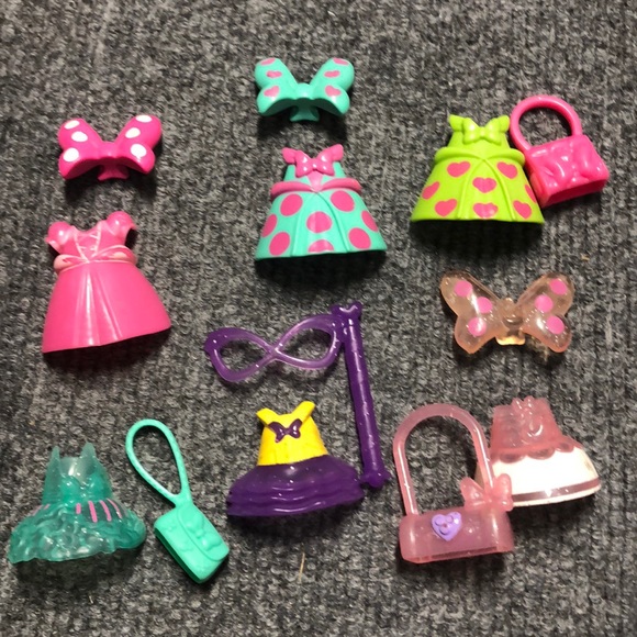 Minnie Mouse (2) with dresses, shoes, accessories - Picture 3 of 11